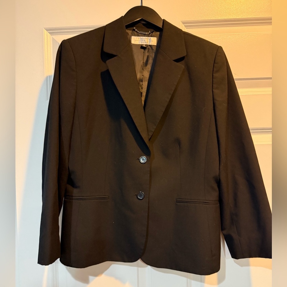Tahari Classic Black Blazer Woman’s Blazer Size 12